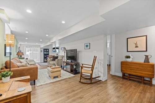 Family-friendly 2br Near Lake & Downtown in โคเบอร์ก (ออนตาริโอ)