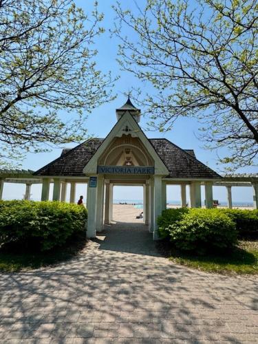 Family-friendly 2br Near Lake & Downtown in โคเบอร์ก (ออนตาริโอ)