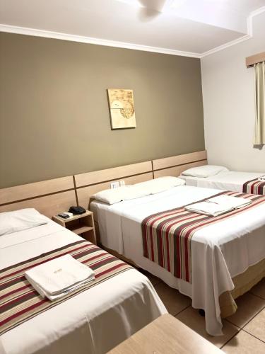 1 double bed, 2 twin beds