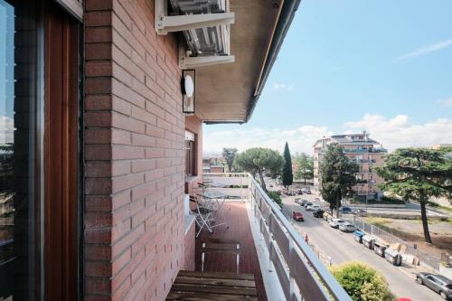 Bright Room 2 min Metro B 20 min Colosseum private bathroom swimming pool free parking, Rzym (zdjęcie 10)