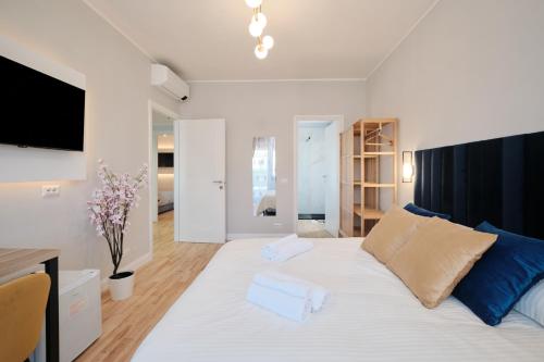 Bright Room 2 min Metro B 20 min Colosseum private bathroom swimming pool free parking, Rzym (zdjęcie 2)