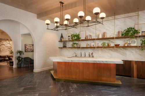 ردهة, Halcyon - A Hotel in Cherry Creek in شيري كريك