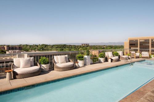 泳池, 哈爾西恩櫻桃溪酒店 (Halcyon - A Hotel in Cherry Creek) in 櫻桃灣