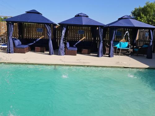 Peldbaseins, El Dorado Suites in Kristalsitija (TX)