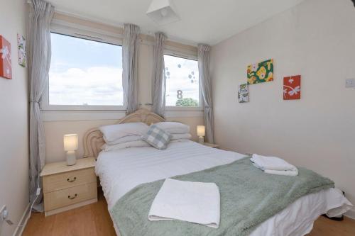 Edinburgh Bungalow Royal Infirmary Hospital Airport Free Moet And Parking B - image 11