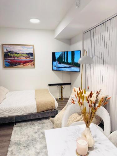 Bright & Cozy 1 Bedroom Retreat, Вон (фото 8)