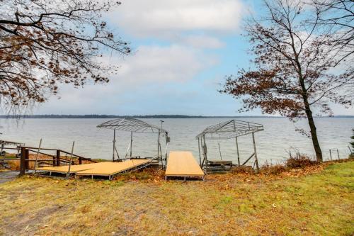 Boat Dock & Fire Pit: Waterfront Home in Crosslake in Crosslake (MN)