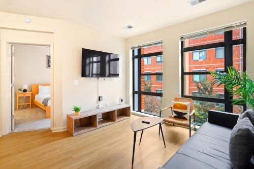 Comfort & Convenience in Trendy Crystal City Loft, Arlington (foto 7)