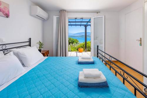 Eight-Bedroom Villa image 6