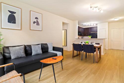 Comfort & Convenience in Trendy Crystal City Loft, Arlington (foto 10)
