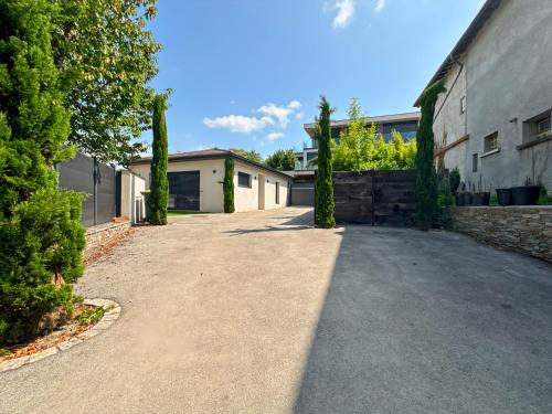 外觀, Modern 2 bedroom house, sleeps up to 6 in 聖迪迪埃德福爾芒