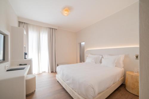 Deluxe Double or Twin Room with Lake View