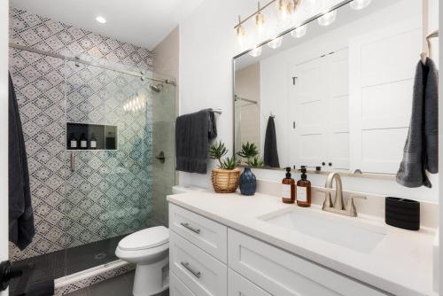 Heated Pool, Game Room, Outdoor Movies, Mins to Downtown, Sleeps 14, Austin (foto 9)