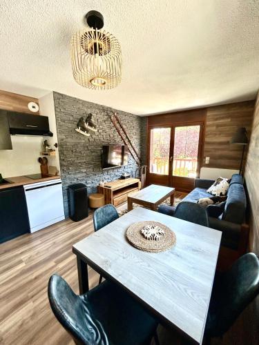 Appartement rénové au pied des pistes avec piscine, sauna, linge inclus et animaux acceptés