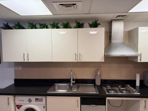 Modern Studio in Damac Park Tower-Near Dubai Mall - image 11