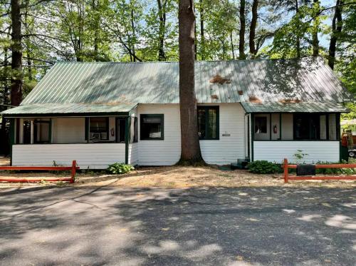 The Elms Waterfront Cottages - image 8
