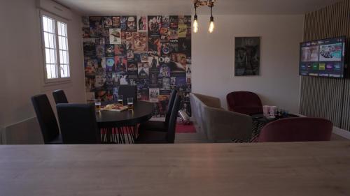 Közös társalgó / TV, La suite du 7eme Art - 6 personnes - Havre Cosy in Orthez