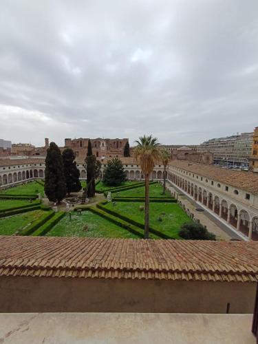 Camera x2 con magnifica vista sul Chiostro di Michelangelo e le Terme di Diocleziano, Rom (Foto 5)