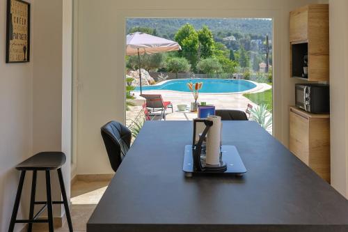 Villa de Charme avec Piscine, Marseille in La Treille