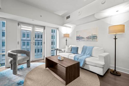 2BR Modern Condo with City Skyline Views & Pool