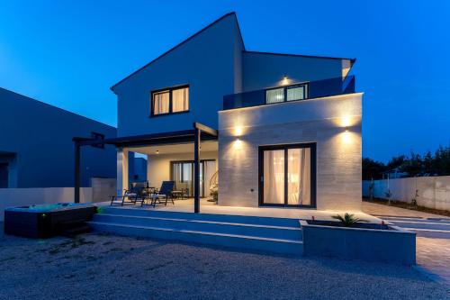 Three-Bedroom Holiday Home  room in MY DALMATIA - Villa Fine Touch with jacuzzi