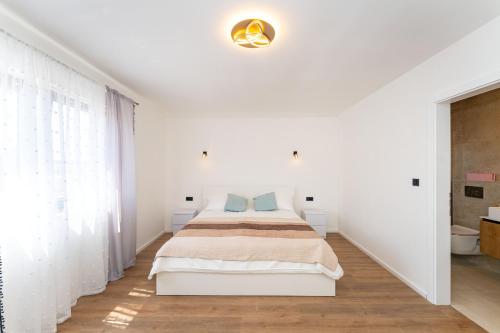 Three-Bedroom Holiday Home  image 9