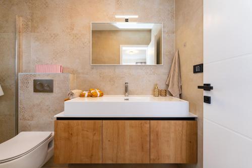 Three-Bedroom Holiday Home  image 8