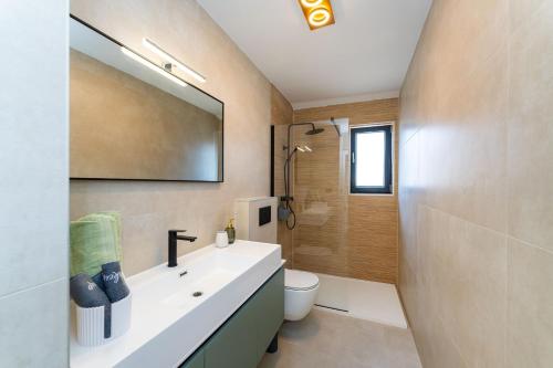 Three-Bedroom Holiday Home  image 3