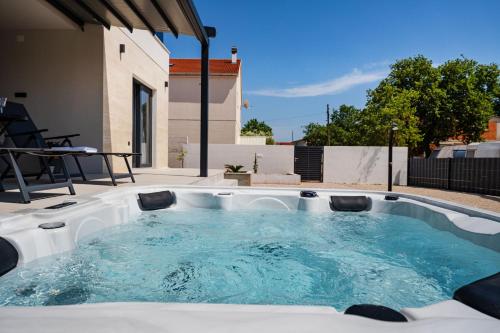 Three-Bedroom Holiday Home  image 1