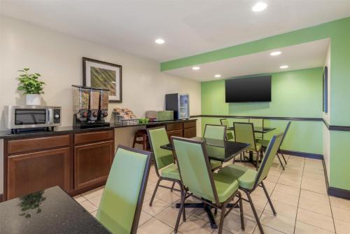 SureStay Hotel by Best Western East Brunswick in East Brunswick, USA