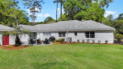 NEW! The White House with 2 King Ensuites close to Parris Island and Downtown - image 6