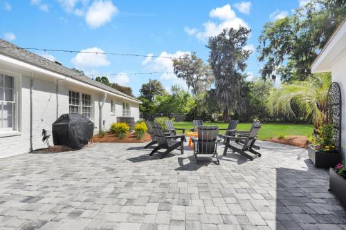 NEW! The White House with 2 King Ensuites close to Parris Island and Downtown - image 13
