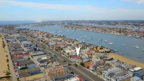 1000#1 Contemporary Home w/ Parking, Grill, & AC! in Newport Beach, USA