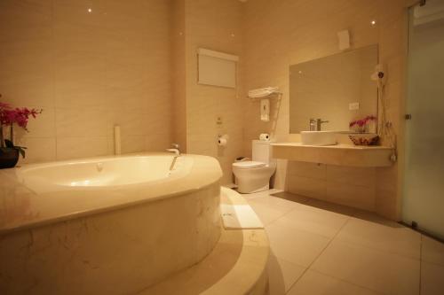 Junior Suite image 6