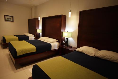 Classic Quadruple Room image 7