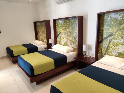 Classic Quadruple Room image 5