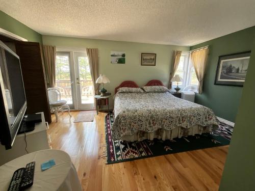 Iekārtas, Tudor House Bed and Breakfast in Water Valley (AB)