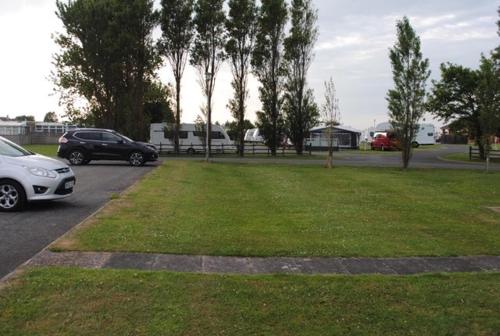 4 Guests - Pet Friendly - Chalet Beach Home Chapel, Skegness (photo 2)
