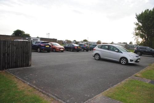4 Guests - Pet Friendly - Chalet Beach Home Chapel, Skegness (photo 3)