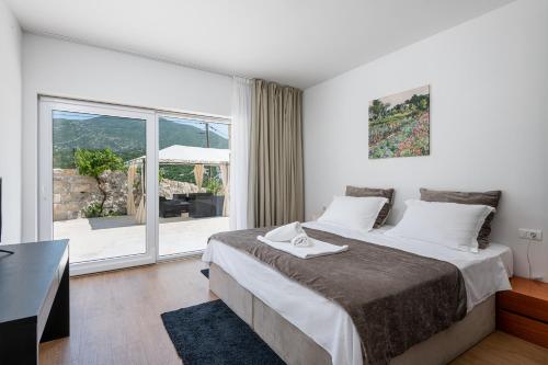 Villa ANKICA with heated pool in Mihanici