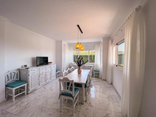 Vista Verde heated pool, BBQ, parking, ping-pong in Vista Verde