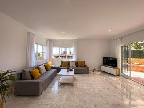 Vista Verde heated pool, BBQ, parking, ping-pong in Vista Verde