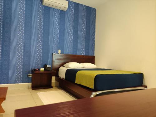 Standard Queen Room image 1