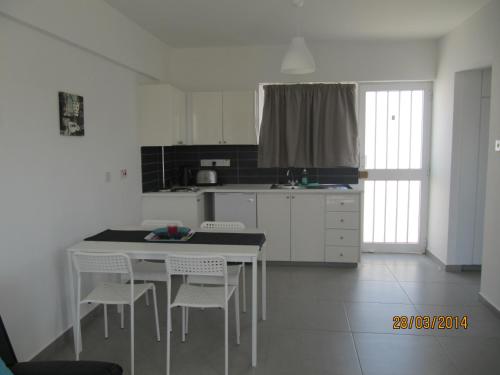 Sunny Holiday Apartments 3