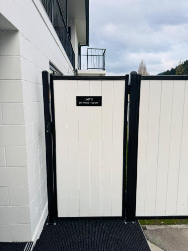 Luxe Suites & Apartments – Queenstown, CA