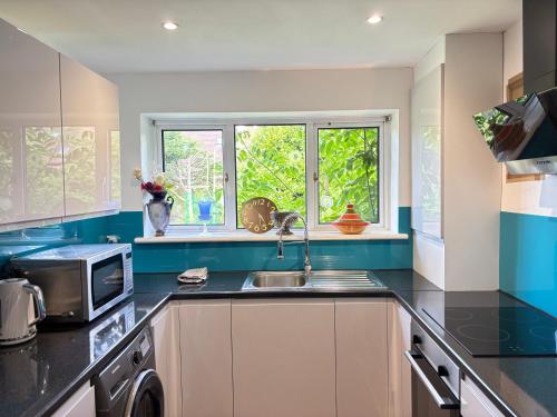 2BR Comfortable Spacious Furnished Property with Parking in Hughenden