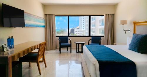 Deluxe King room in Park Royal Beach Cancun - All Inclusive