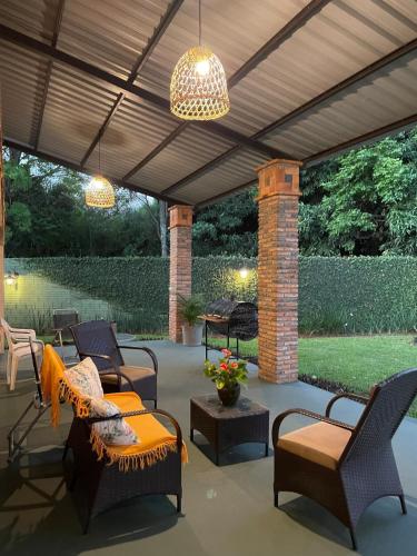 Colonial-style house in 比亞里卡