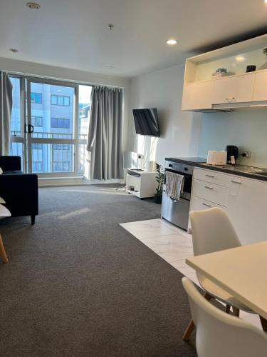 Arthur 2 bedroom 1 living room balcony view wifi gym swiming pool and easy parking1214, Auckland