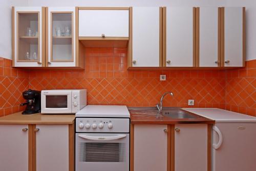 One-Bedroom Apartment with Terrace image 6